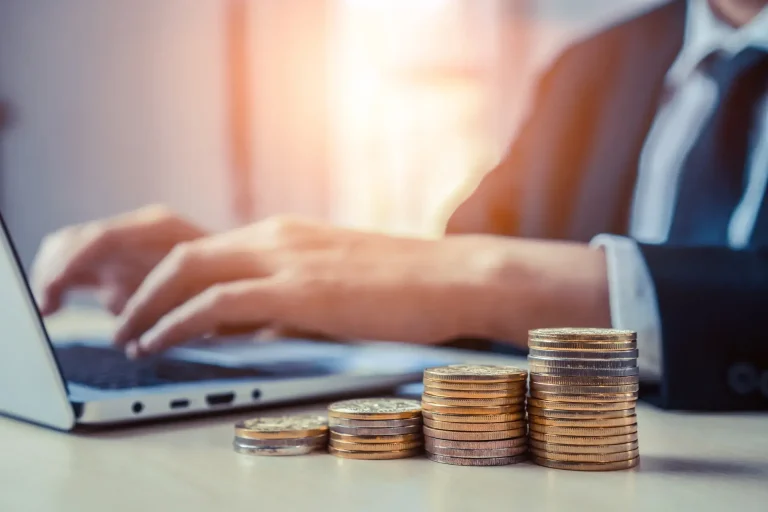 Swing trading na Forex: Strategie dla inwestorów średnioterminowych